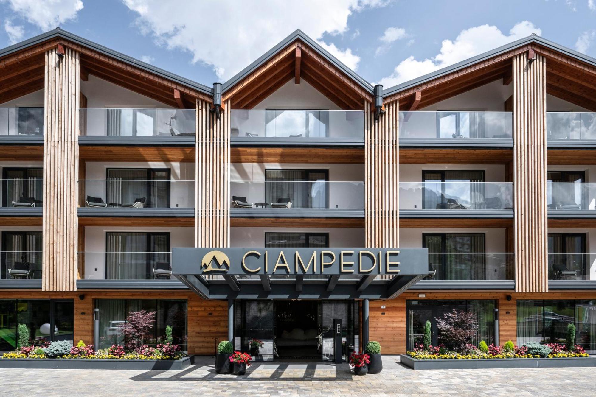 Ciampedie Luxury Alpine Spa Hotel Vigo di Fassa Exterior foto